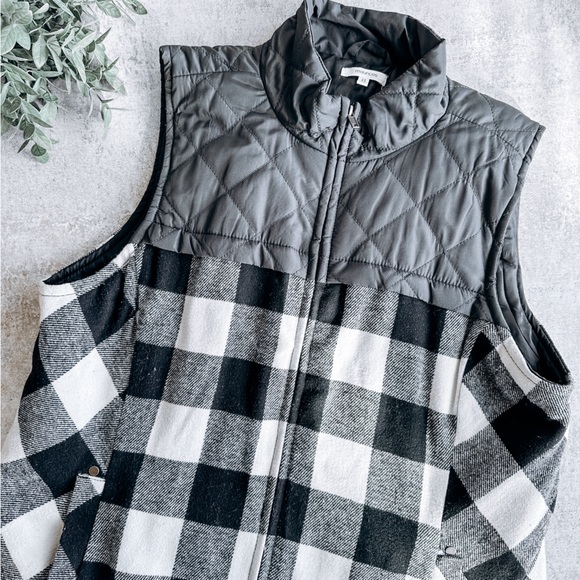 Maurices Jackets & Blazers - Maurices Black and White Buffalo Plaid Vest Size XL
